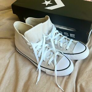 Brand new in box Converse All Star High Tops in Putty Sz m6/w8